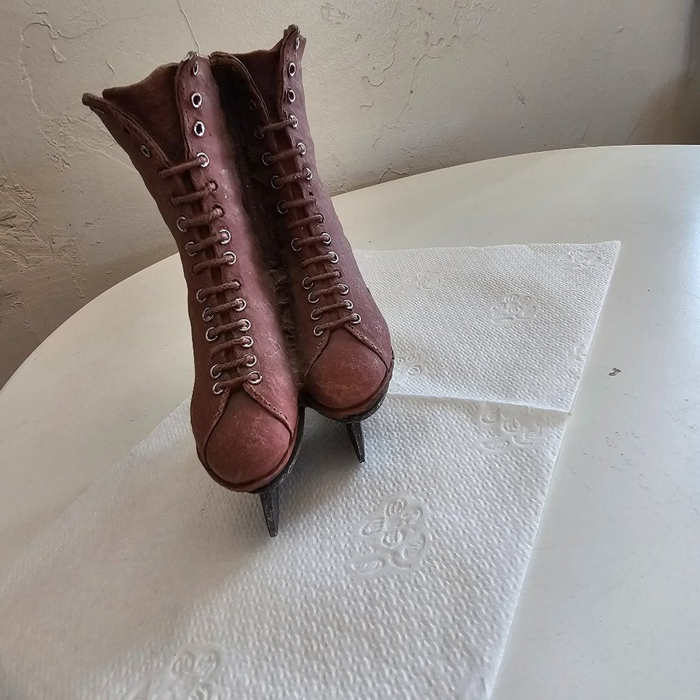 Collectable miniature ice skates